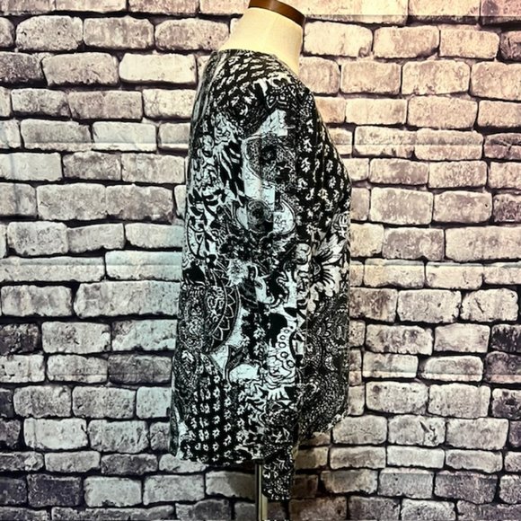 Chico's Black & White Top Size Large - Picture 7 of 9